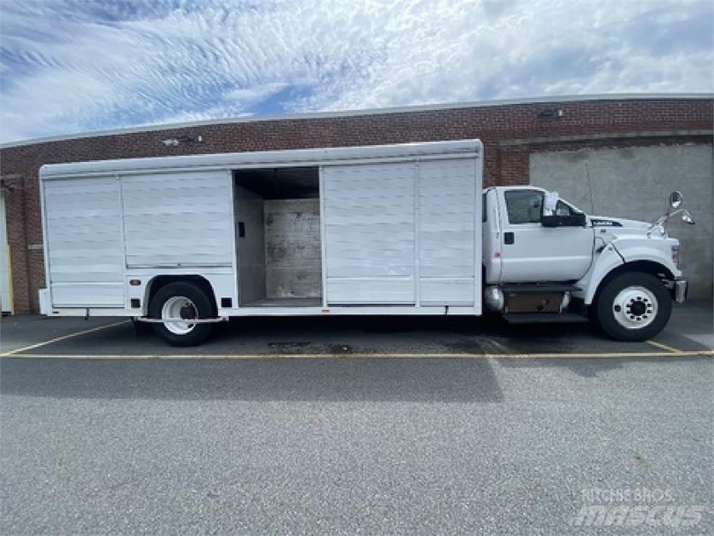 Ford F750 Gėrimų tiekimo sunkvežimiai