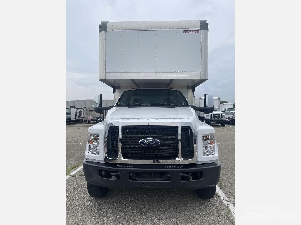 Ford F750 Sunkvežimiai su dengtu kėbulu