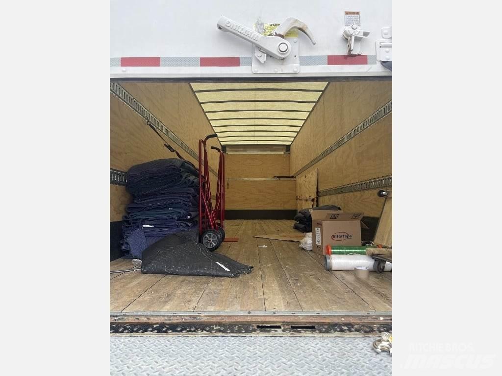 Ford F750 Sunkvežimiai su dengtu kėbulu