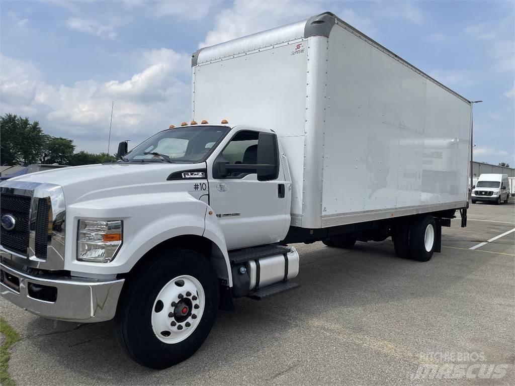 Ford F750 Sunkvežimiai su dengtu kėbulu