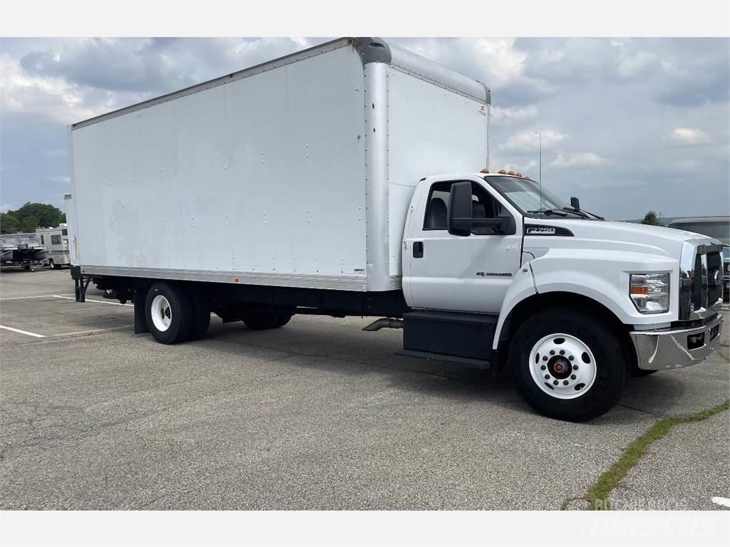 Ford F750 Sunkvežimiai su dengtu kėbulu