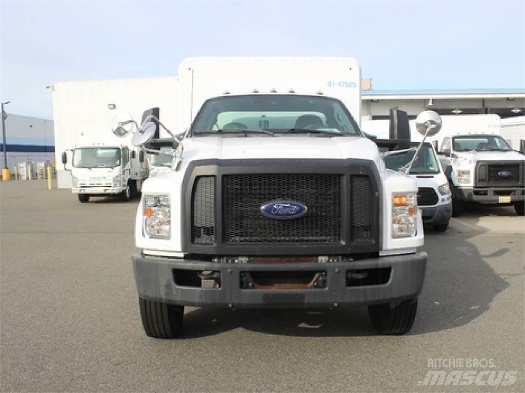 Ford F750 Gėrimų tiekimo sunkvežimiai