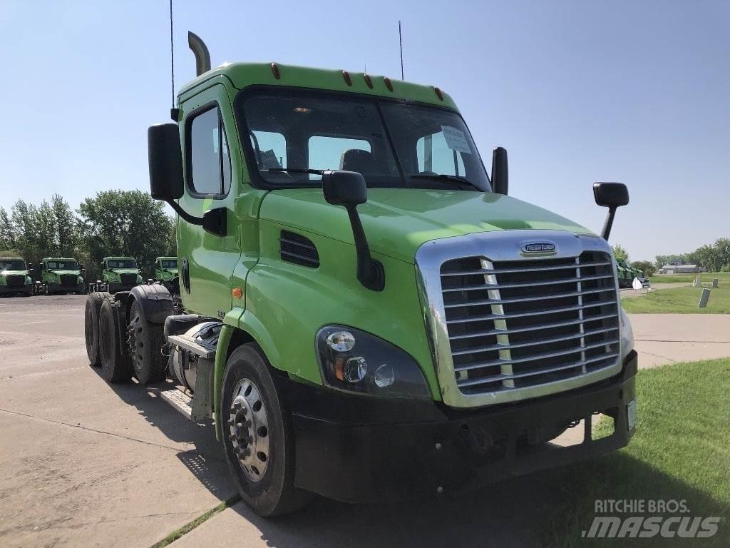 Freightliner CA113 Naudoti vilkikai