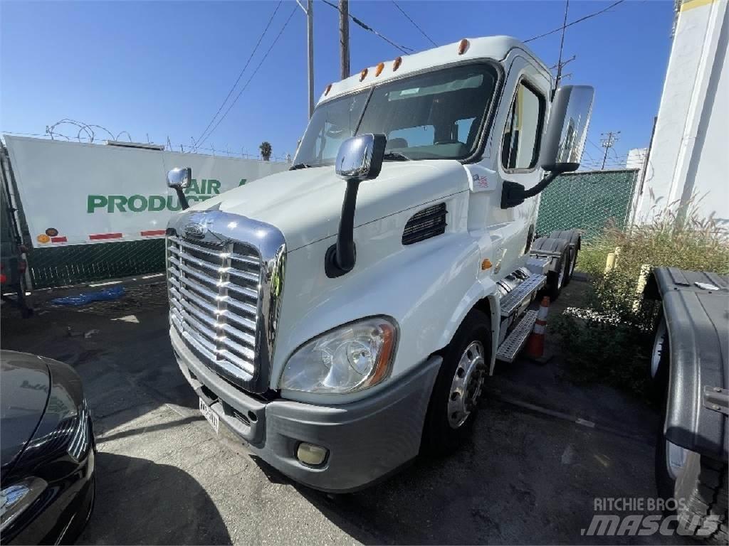 Freightliner CA113 Naudoti vilkikai