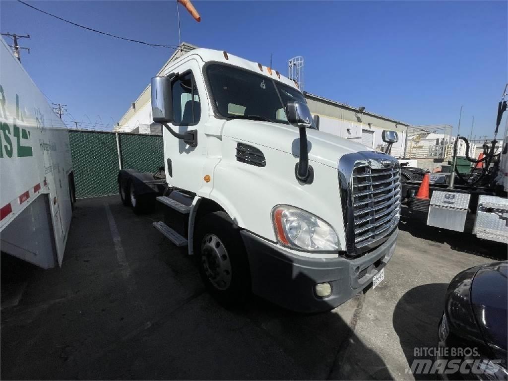 Freightliner CA113 Naudoti vilkikai