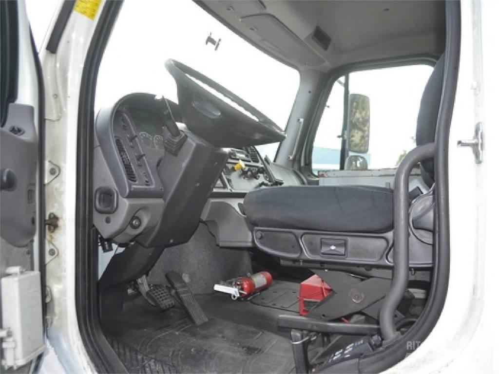 Freightliner M2 Gėrimų tiekimo sunkvežimiai