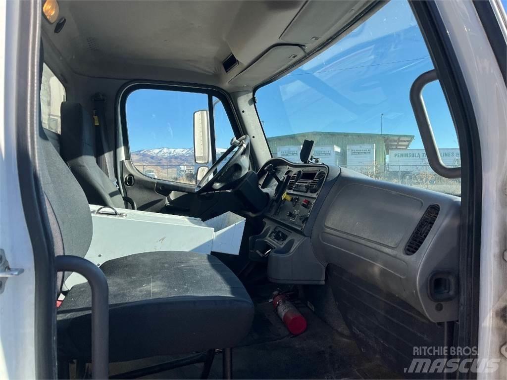 Freightliner M2 Gėrimų tiekimo sunkvežimiai