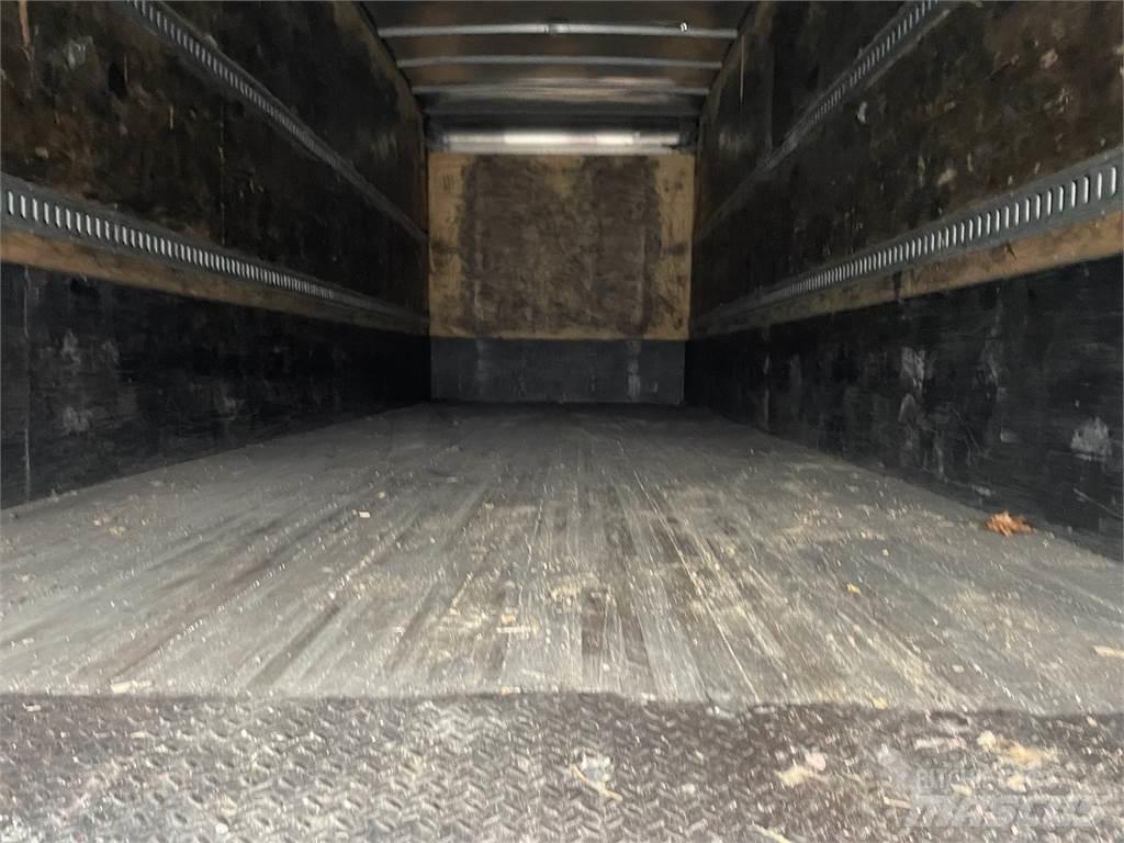 Freightliner M2 Sunkvežimiai su dengtu kėbulu