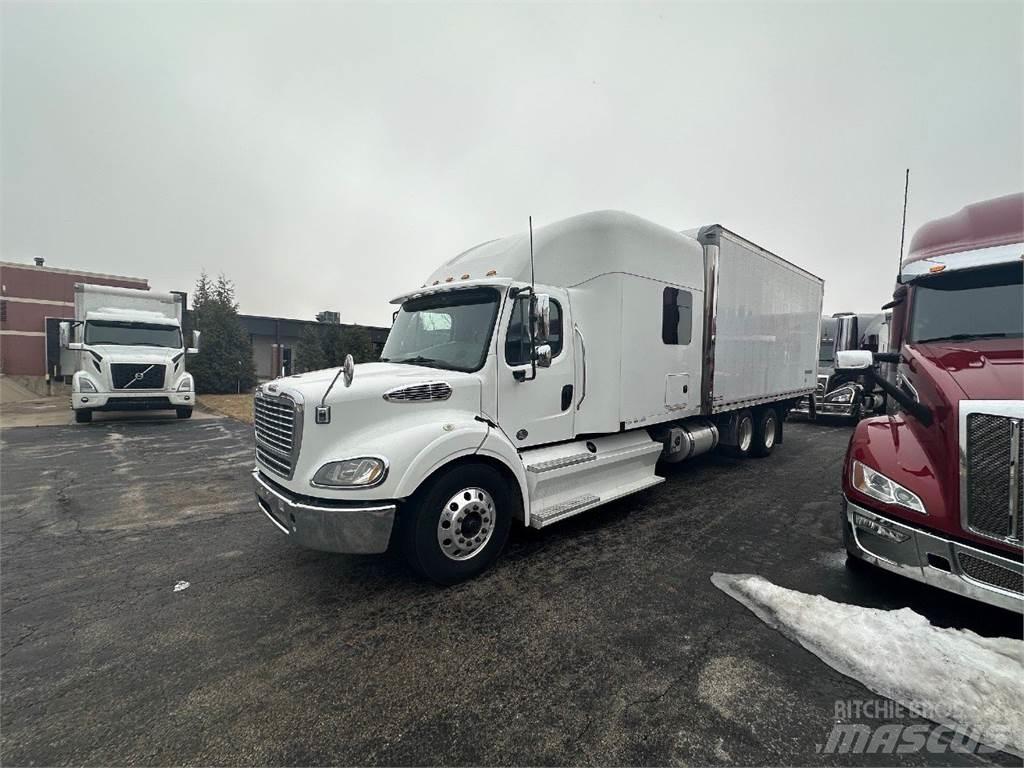 Freightliner M2 Sunkvežimiai su dengtu kėbulu