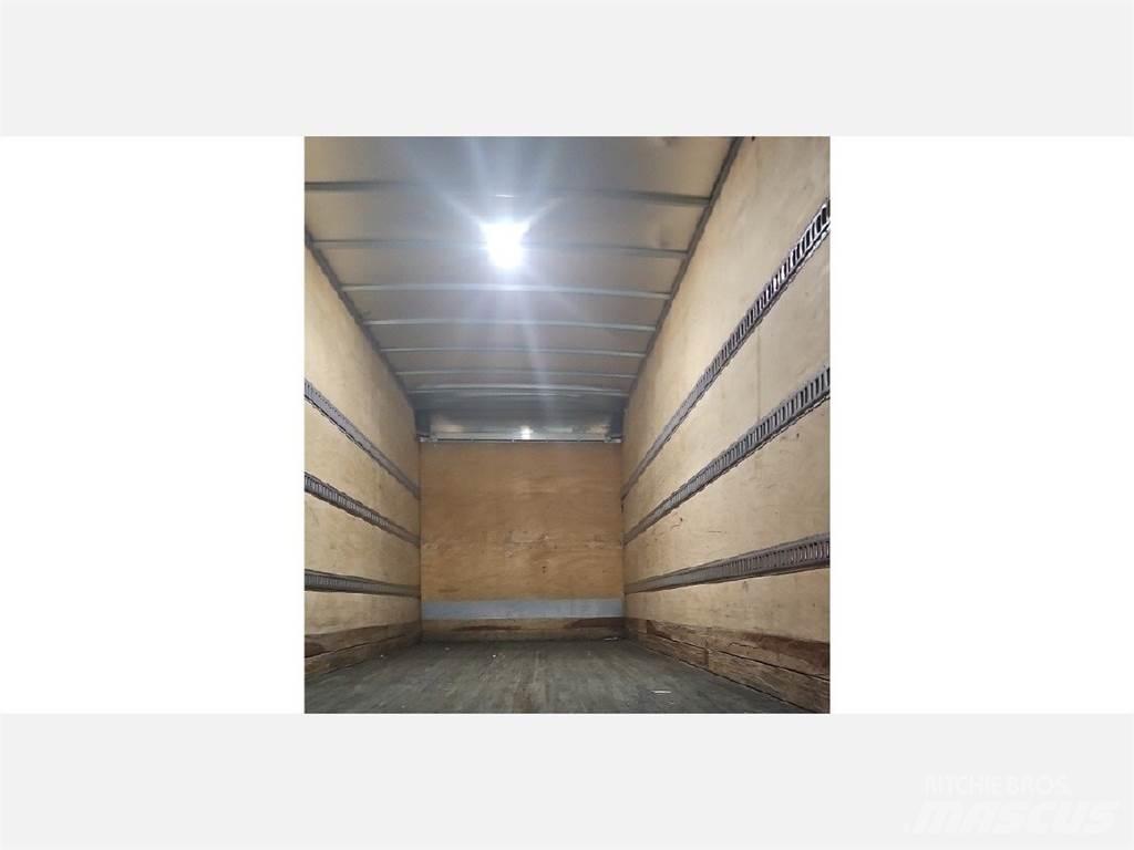 Freightliner M2 Sunkvežimiai su dengtu kėbulu