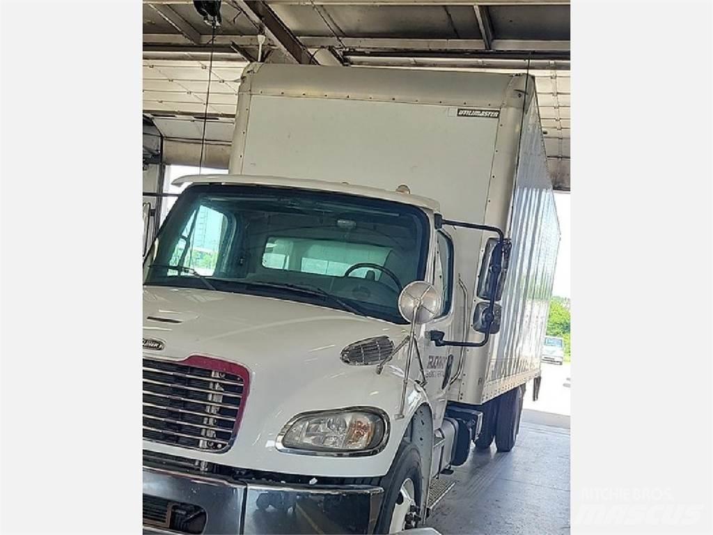 Freightliner M2 Sunkvežimiai su dengtu kėbulu