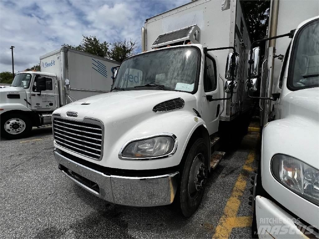 Freightliner M2-106 Sunkvežimiai su dengtu kėbulu