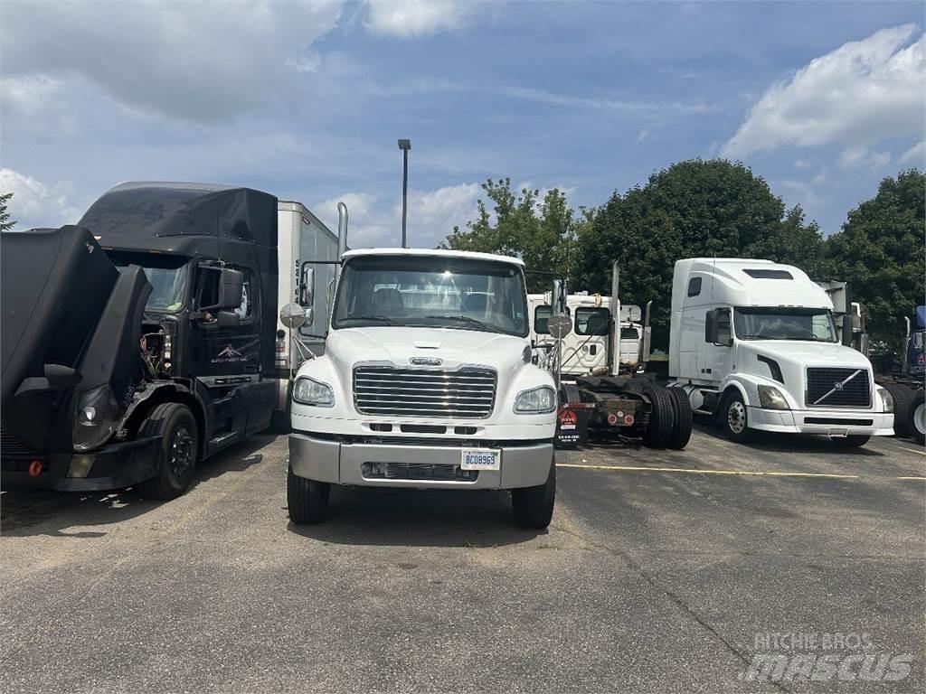 Freightliner M2 106 Naudoti vilkikai