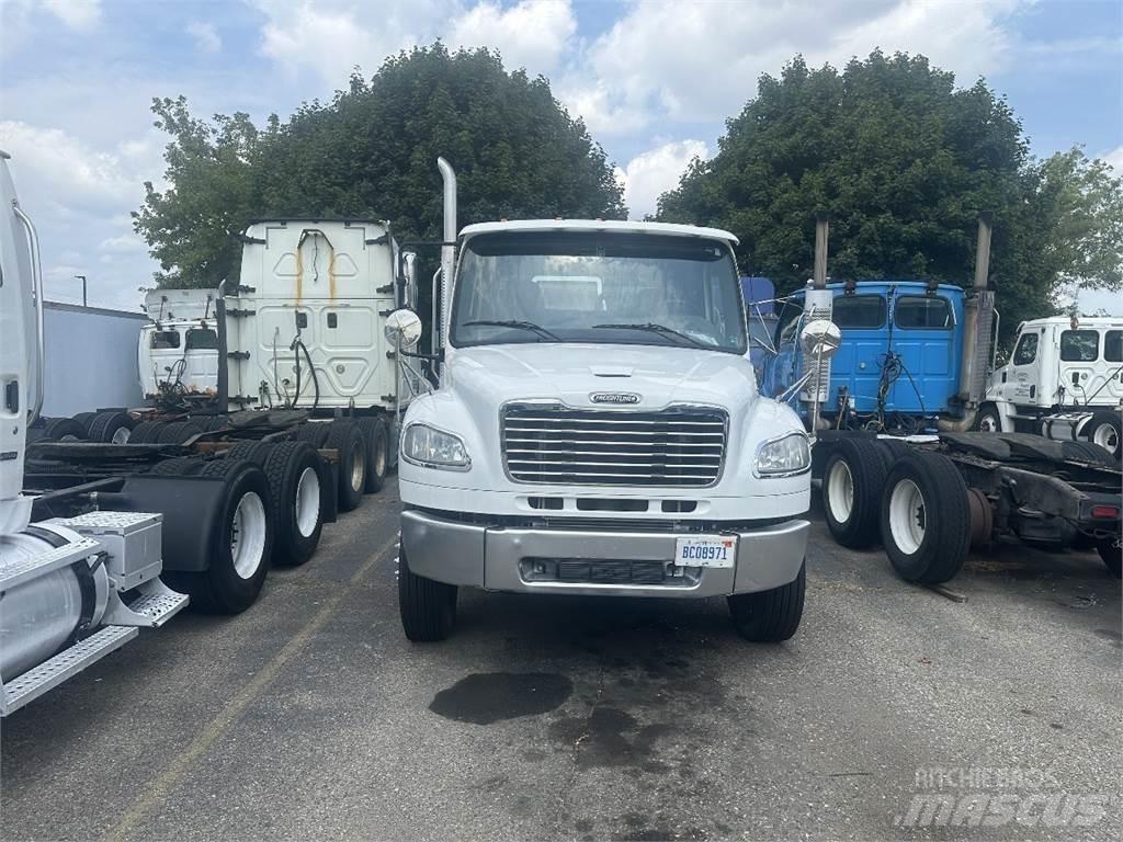 Freightliner M2 106 Naudoti vilkikai