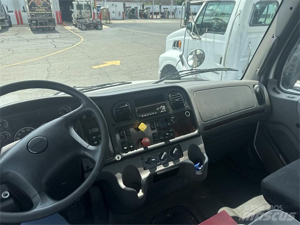 Freightliner M2 106 Naudoti vilkikai