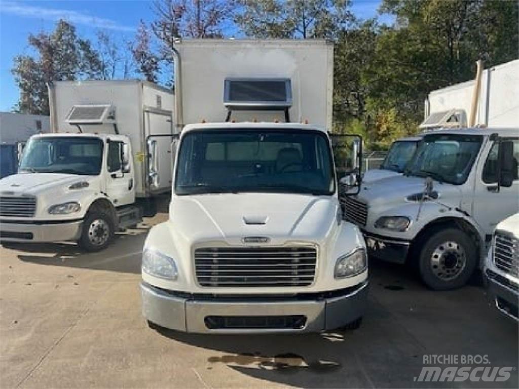 Freightliner M2-106 Sunkvežimiai su dengtu kėbulu