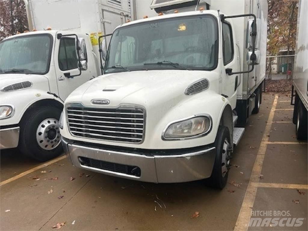 Freightliner M2-106 Sunkvežimiai su dengtu kėbulu