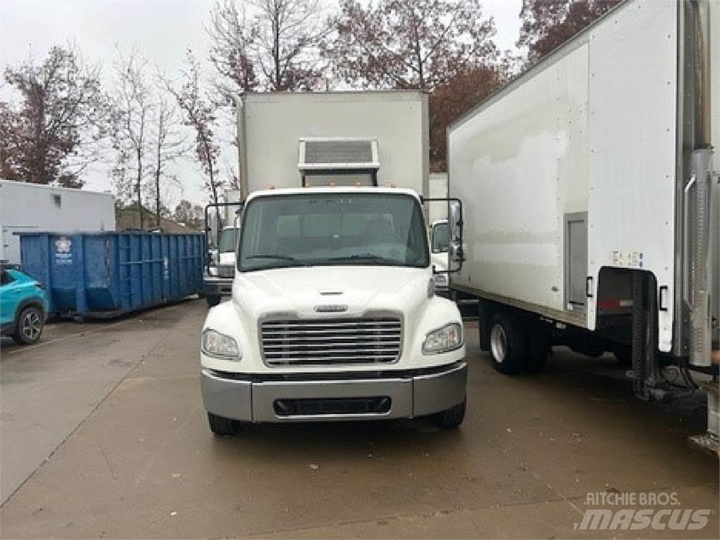 Freightliner M2-106 Sunkvežimiai su dengtu kėbulu