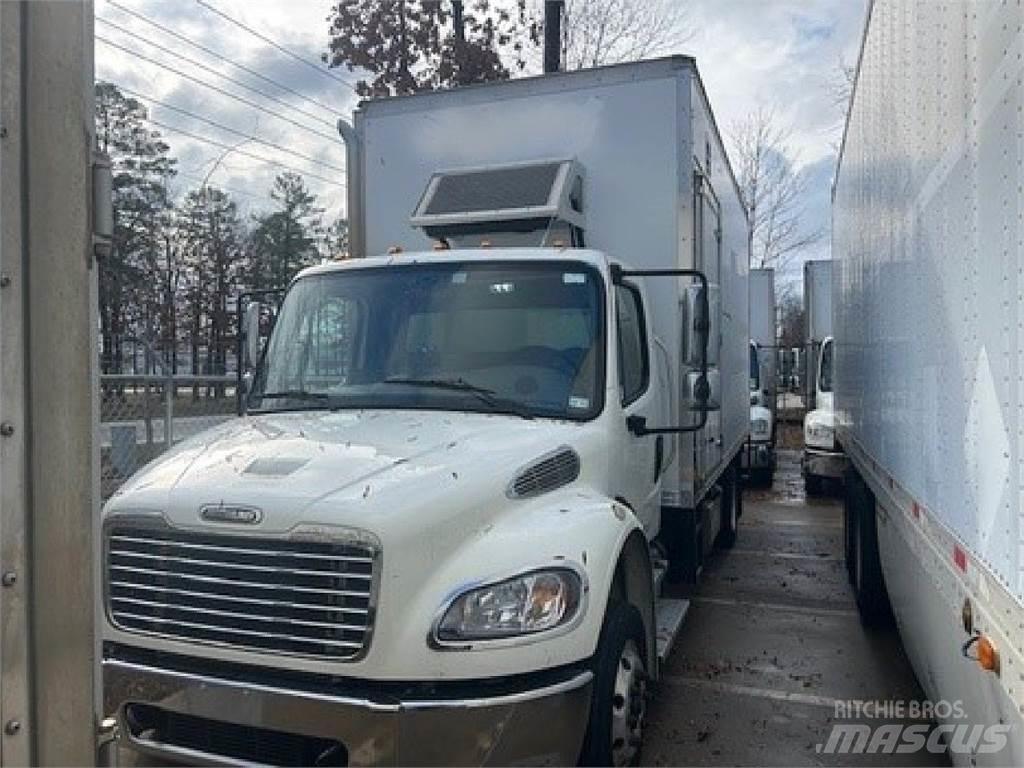 Freightliner M2-106 Sunkvežimiai su dengtu kėbulu