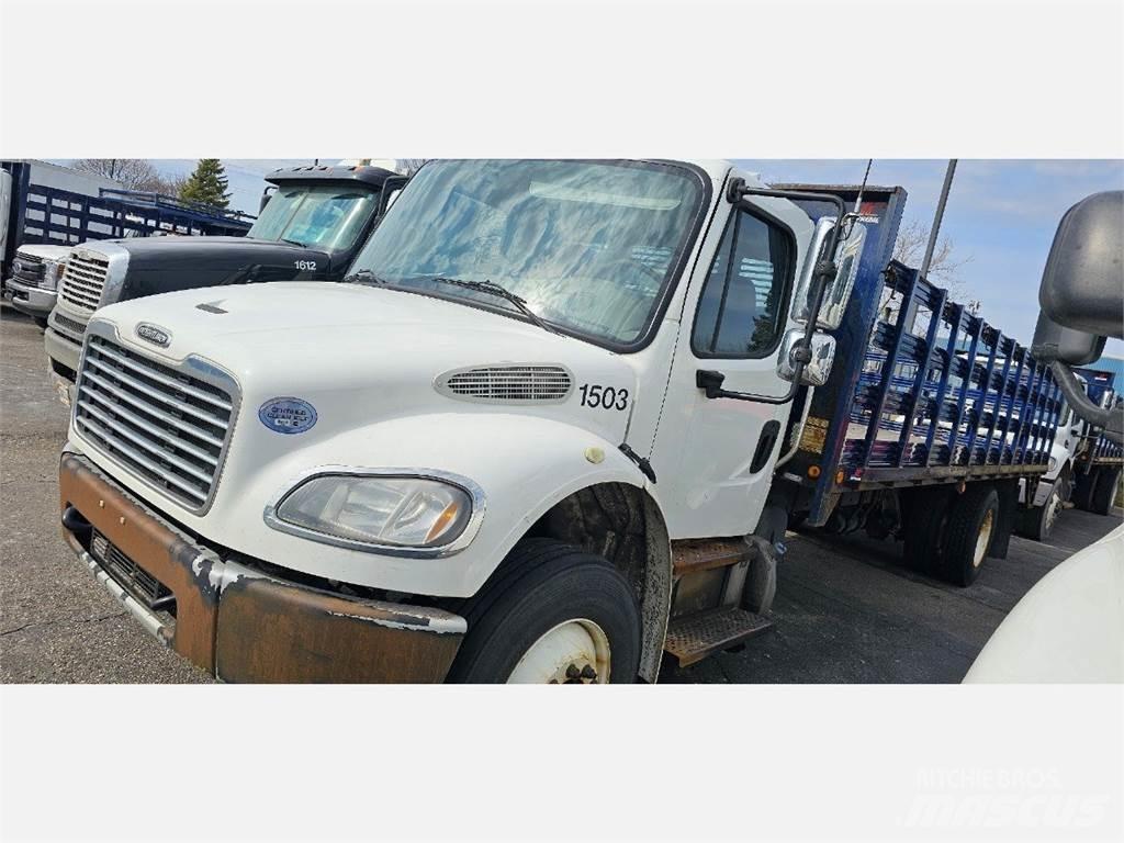 Freightliner M2 106 Platformos/ Pakrovimas iš šono
