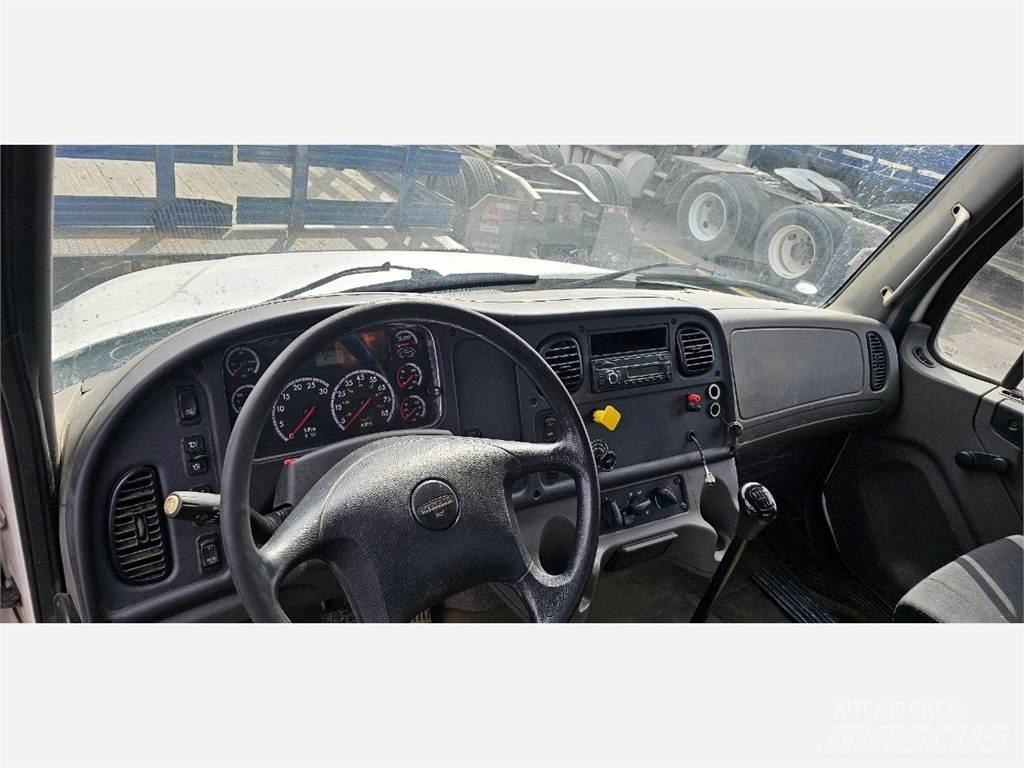 Freightliner M2 106 Platformos/ Pakrovimas iš šono