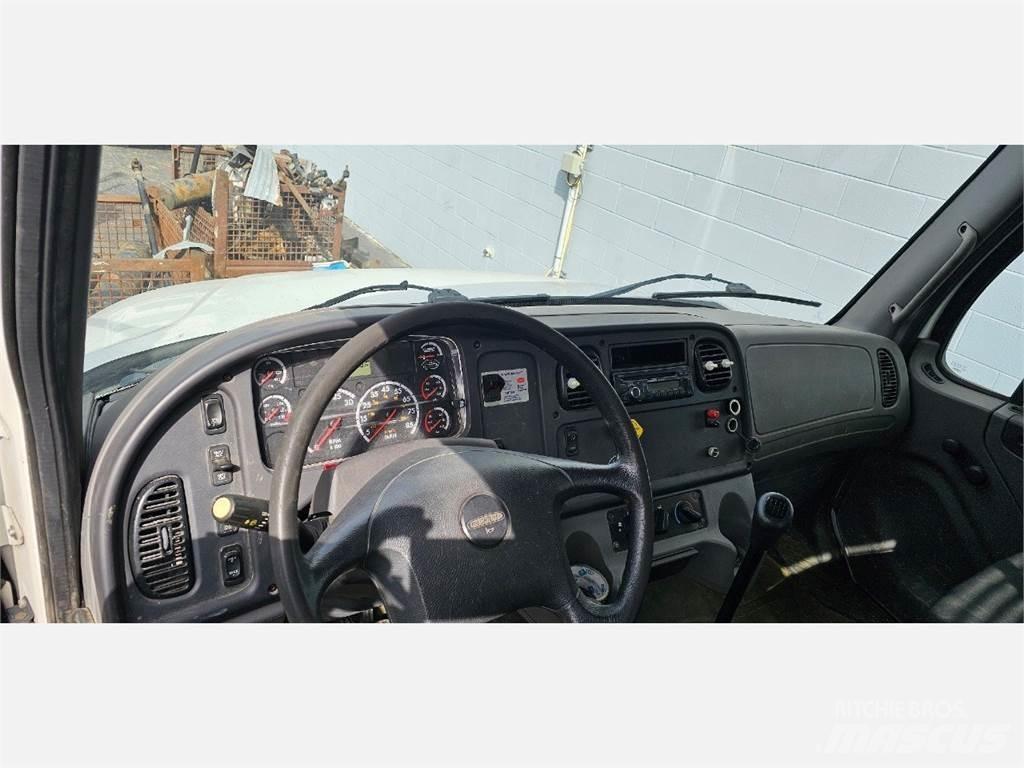 Freightliner M2 106 Platformos/ Pakrovimas iš šono
