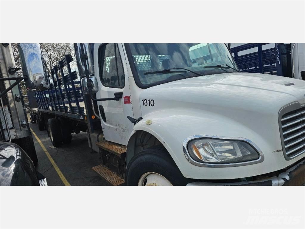 Freightliner M2 106 Platformos/ Pakrovimas iš šono