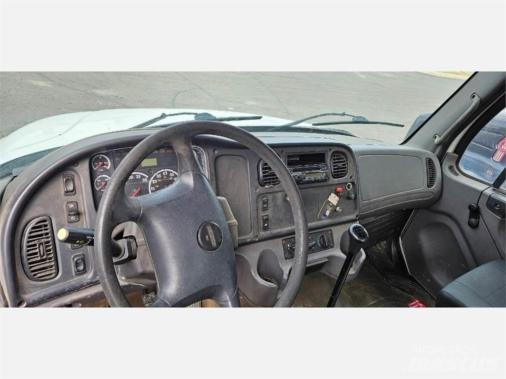 Freightliner M2 106 Platformos/ Pakrovimas iš šono