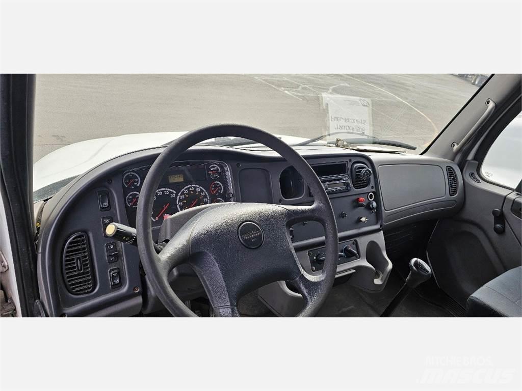 Freightliner M2 106 Platformos/ Pakrovimas iš šono