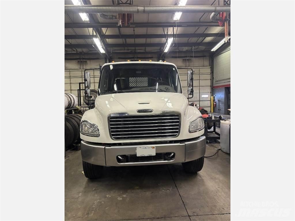 Freightliner M2 106 Platformos/ Pakrovimas iš šono