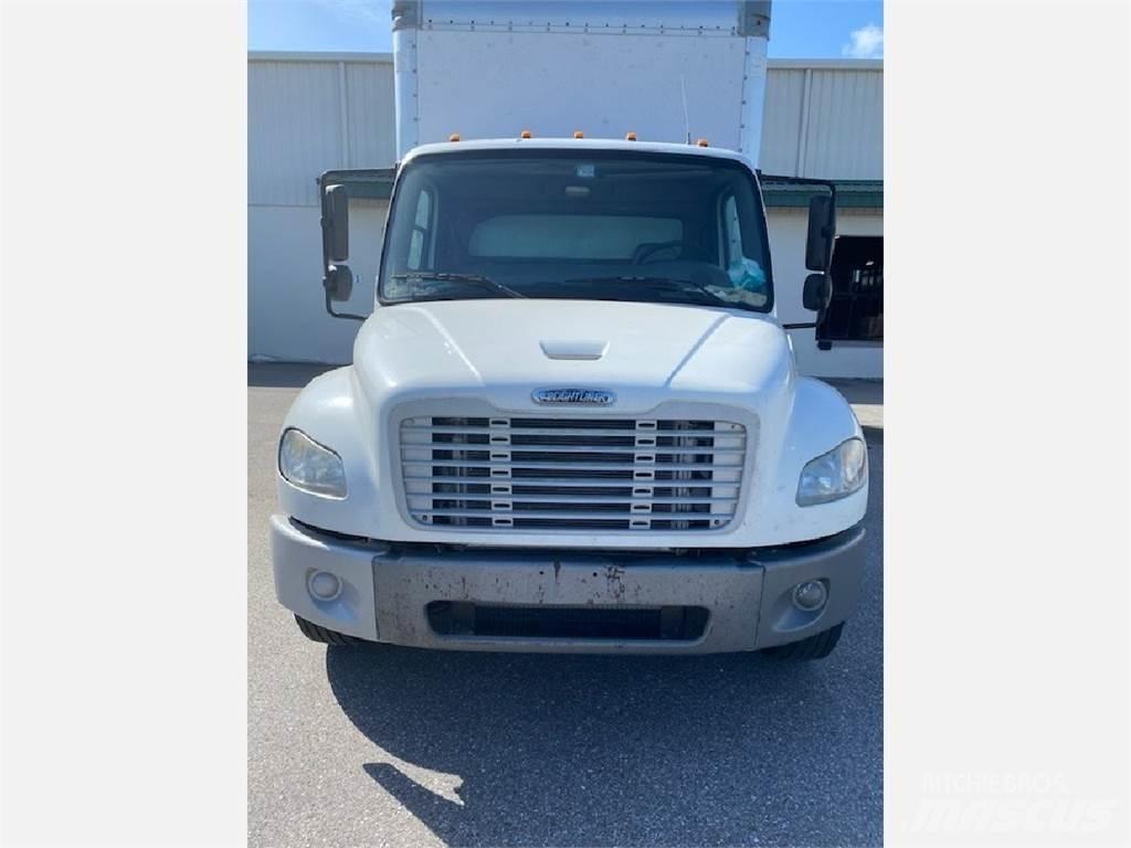Freightliner M2 106 Sunkvežimiai su dengtu kėbulu