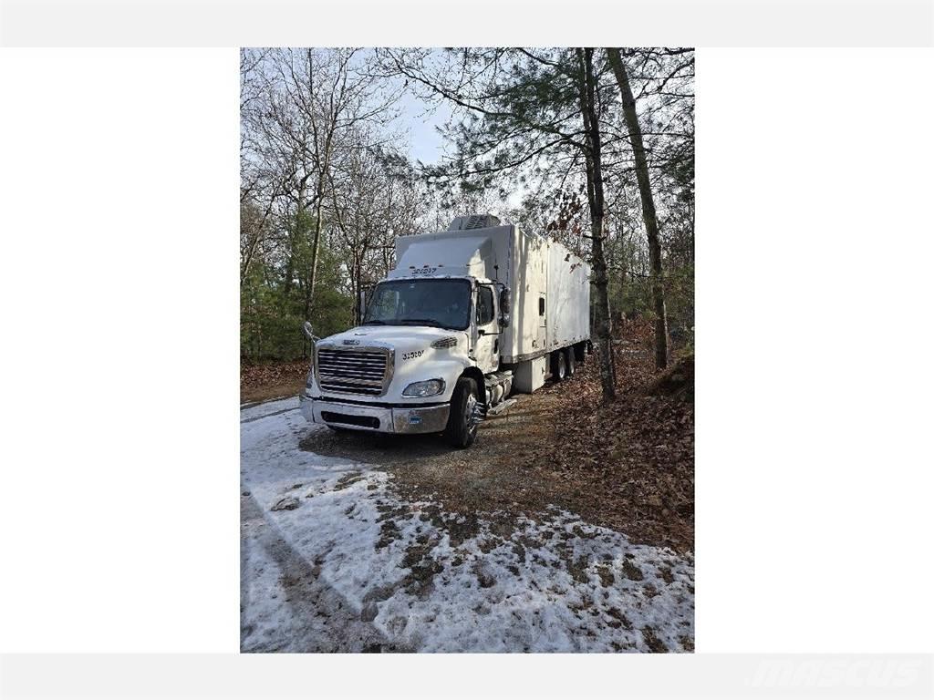 Freightliner M2-112 Sunkvežimiai su dengtu kėbulu