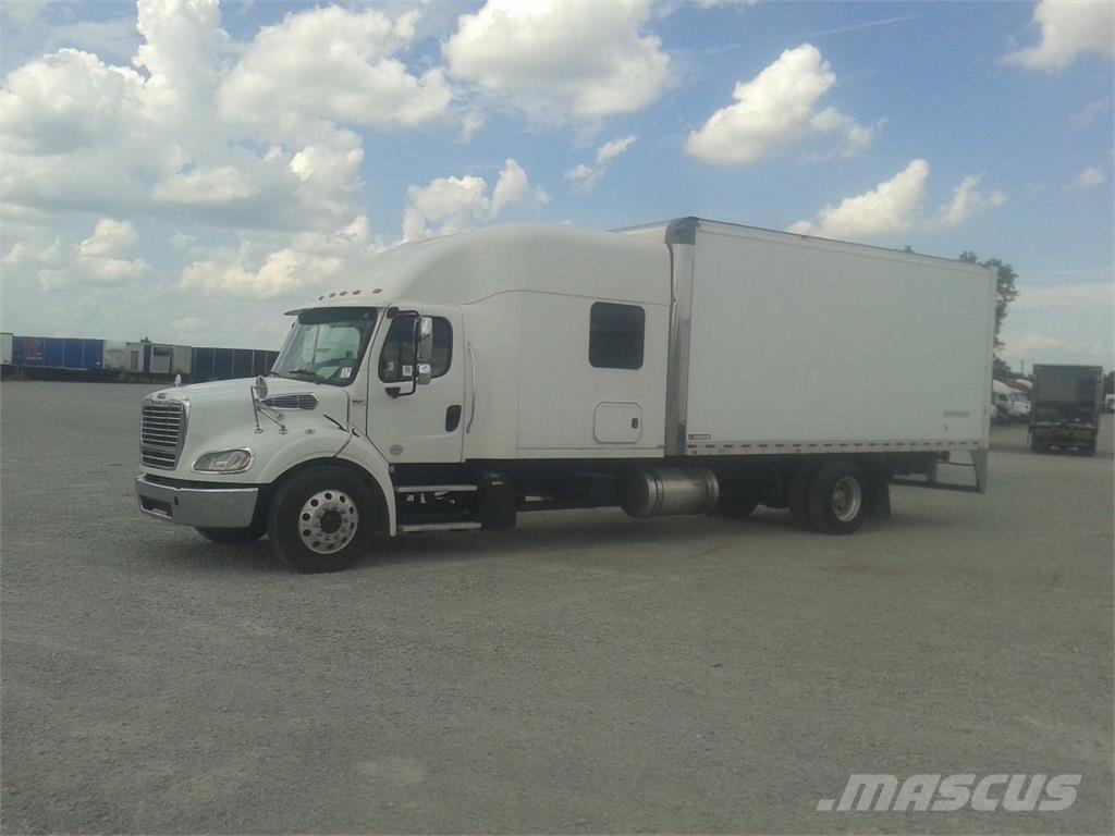 Freightliner M2-112 Sunkvežimiai su dengtu kėbulu