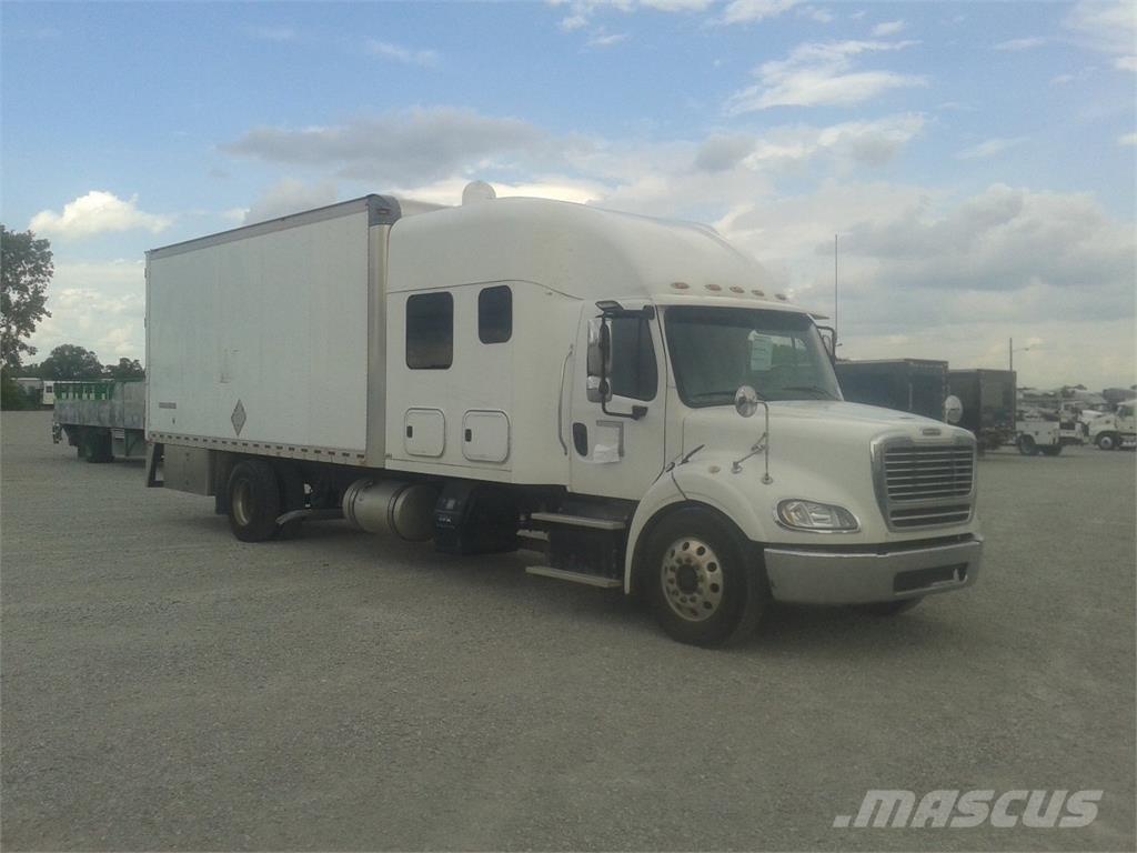 Freightliner M2-112 Sunkvežimiai su dengtu kėbulu