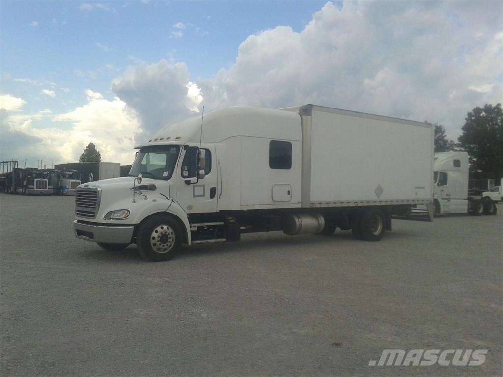 Freightliner M2-112 Sunkvežimiai su dengtu kėbulu
