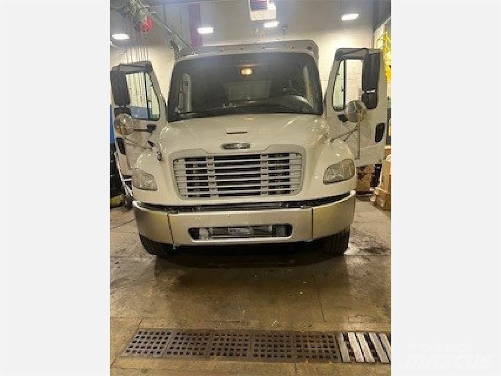 Freightliner M2106 Gėrimų tiekimo sunkvežimiai