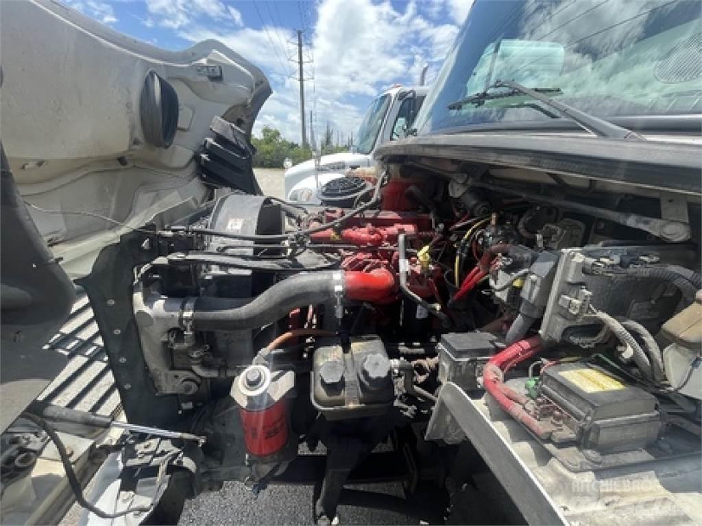 Freightliner M2106 Gėrimų tiekimo sunkvežimiai