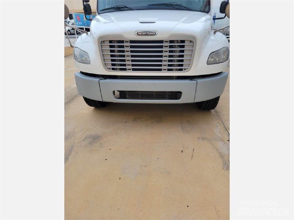 Freightliner M2106 Gėrimų tiekimo sunkvežimiai