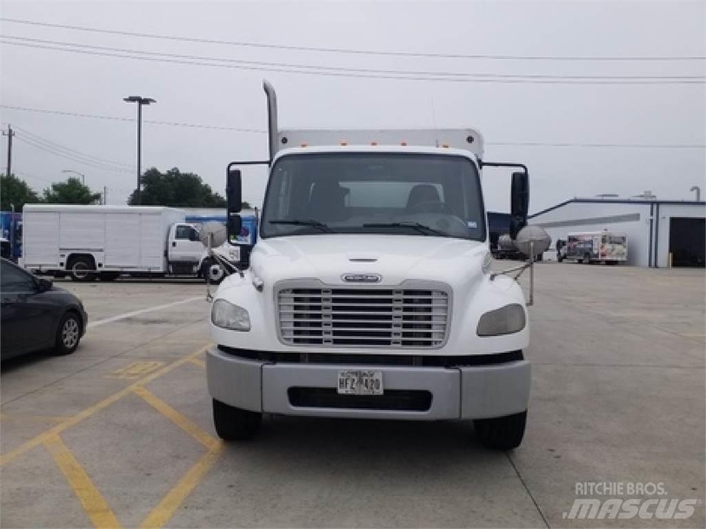 Freightliner M2106 Gėrimų tiekimo sunkvežimiai