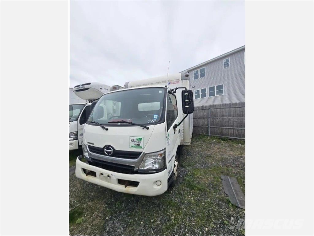 Hino 195 Sunkvežimiai su dengtu kėbulu