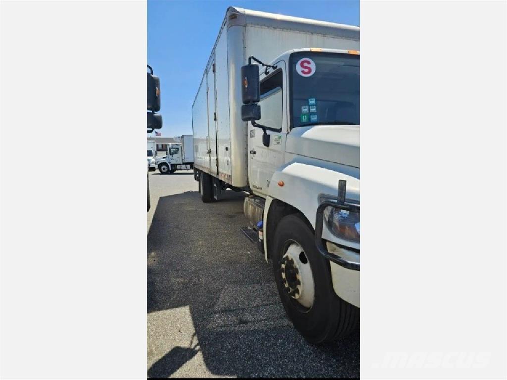 Hino 268 Sunkvežimiai su dengtu kėbulu