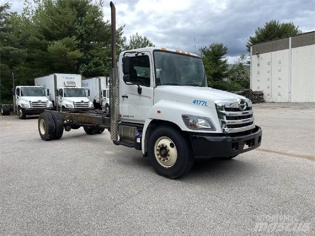 Hino 338 Važiuoklė su kabina