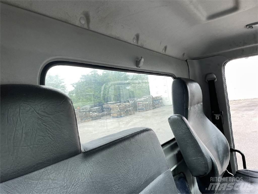 Hino 338 Važiuoklė su kabina
