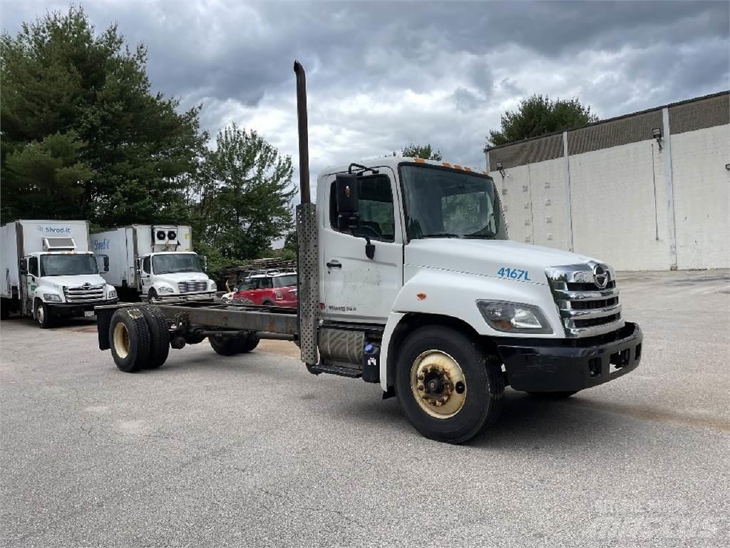 Hino 338 Važiuoklė su kabina