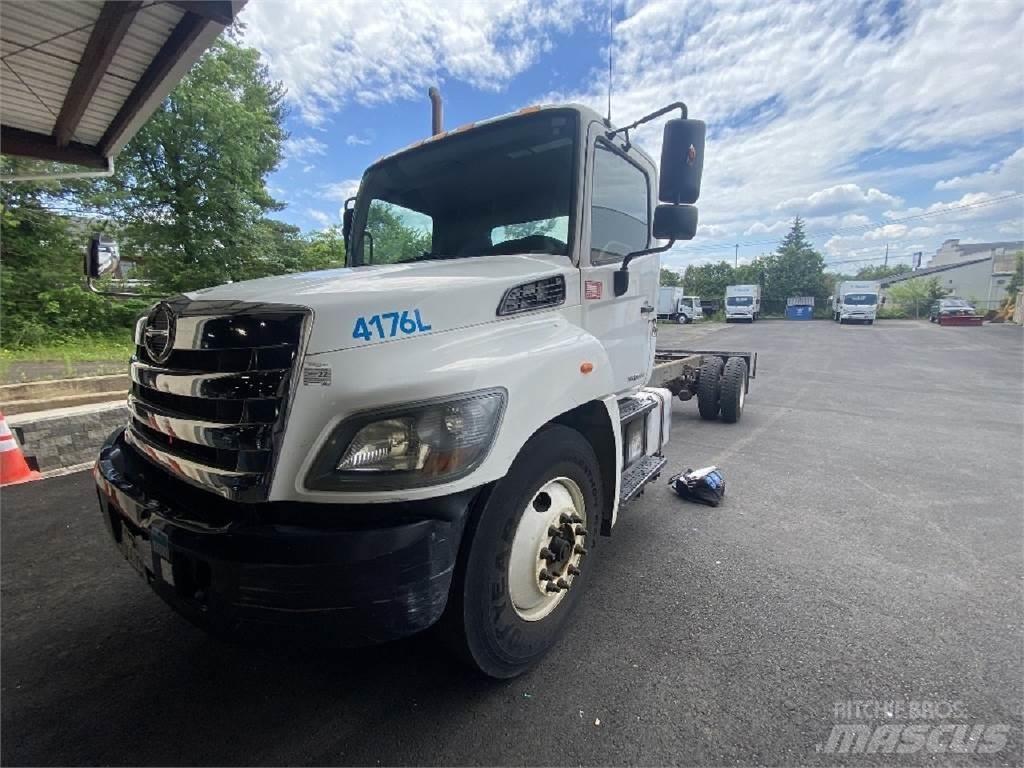 Hino 338 Važiuoklė su kabina