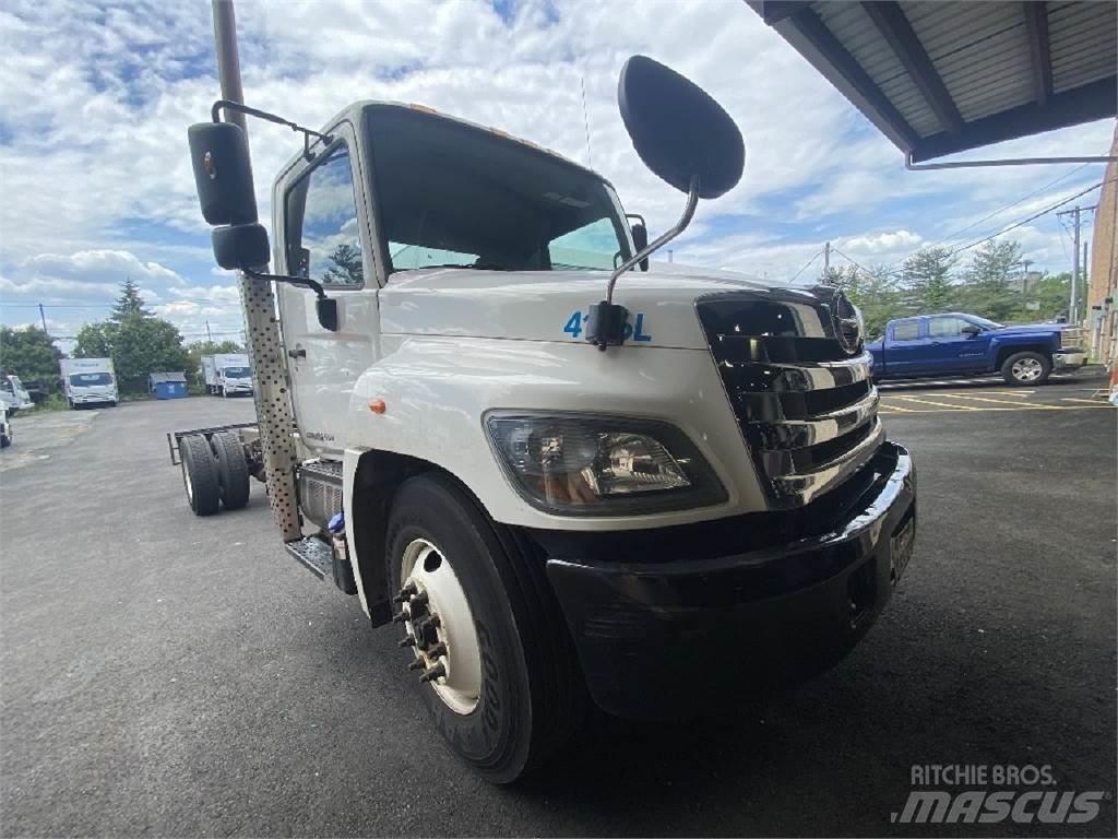Hino 338 Važiuoklė su kabina