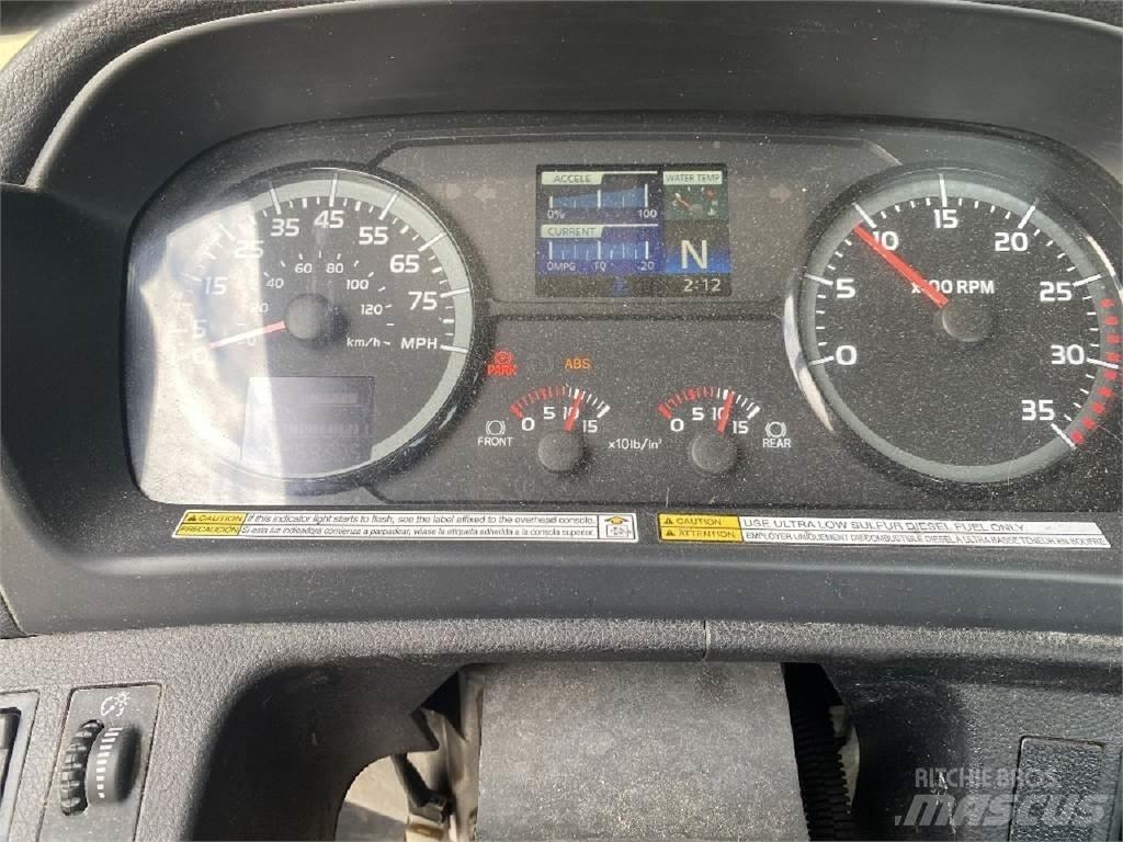 Hino 338 Važiuoklė su kabina