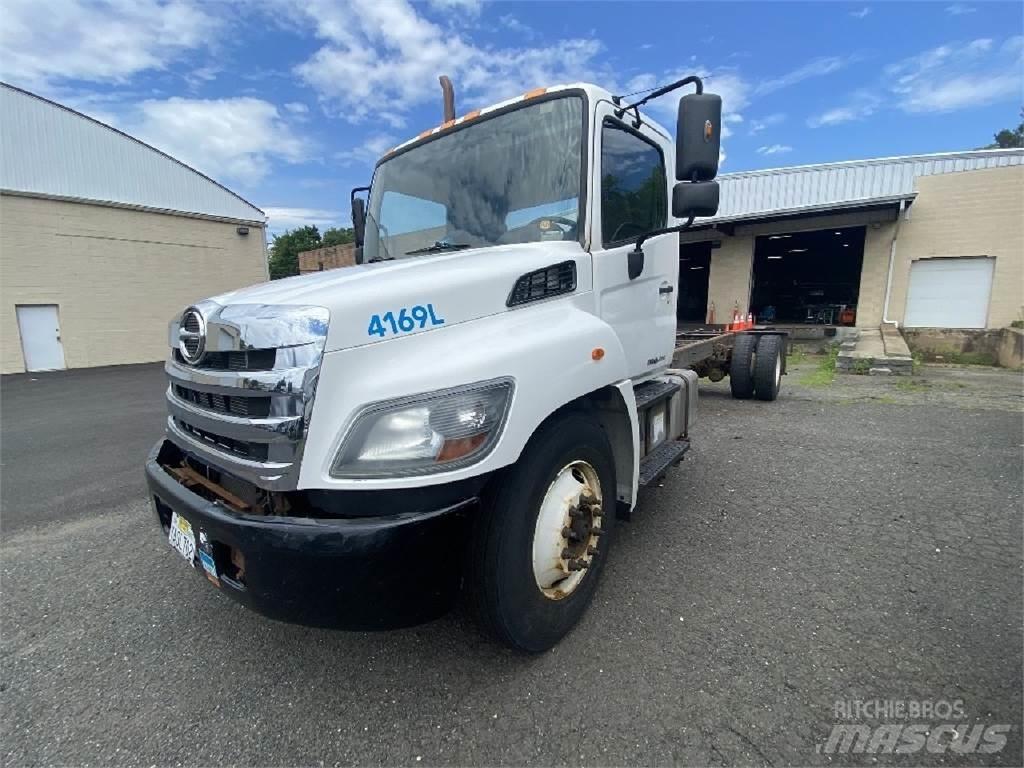 Hino 338 Važiuoklė su kabina