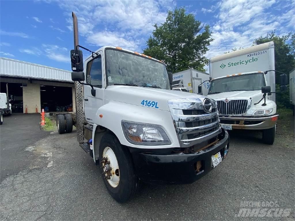 Hino 338 Važiuoklė su kabina