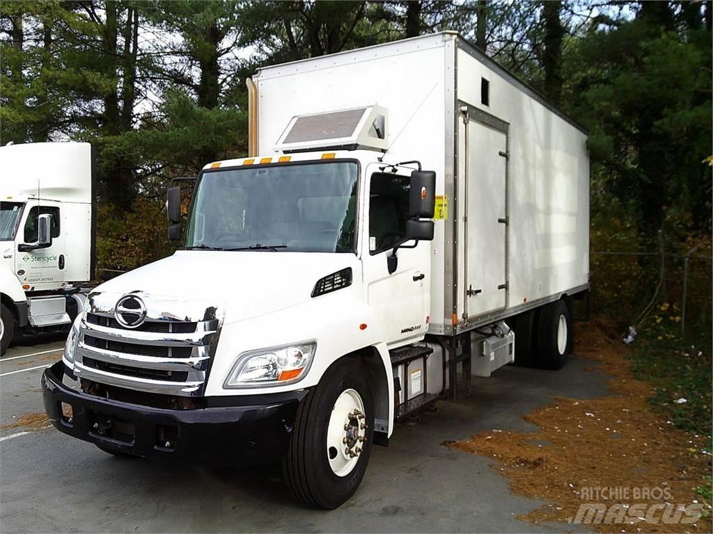 Hino 338 Sunkvežimiai su dengtu kėbulu